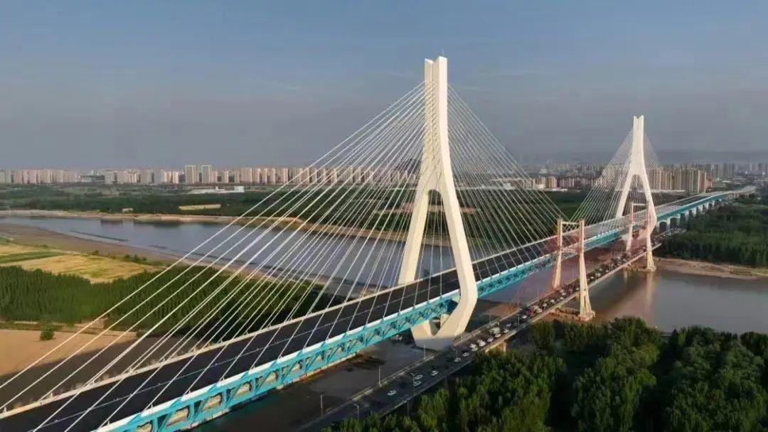 历时近 3 年建设，全国首座五位一体多功能超级交通综合体工程通过验收  第2张