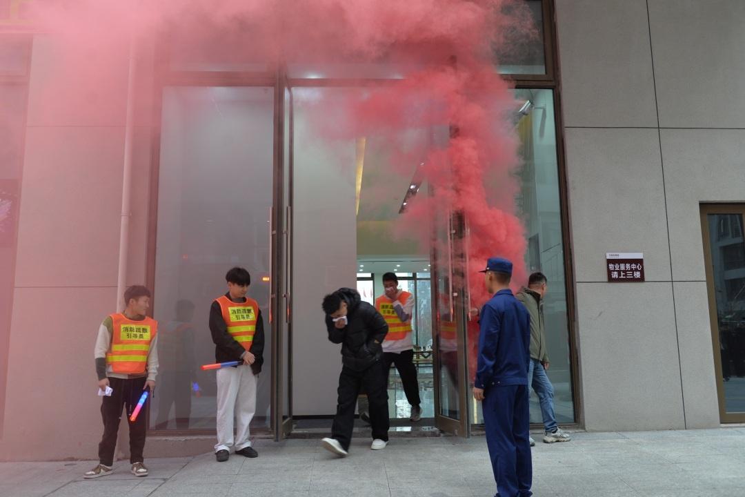 突发！湖州一园区仓库起火，原因竟是……  第2张