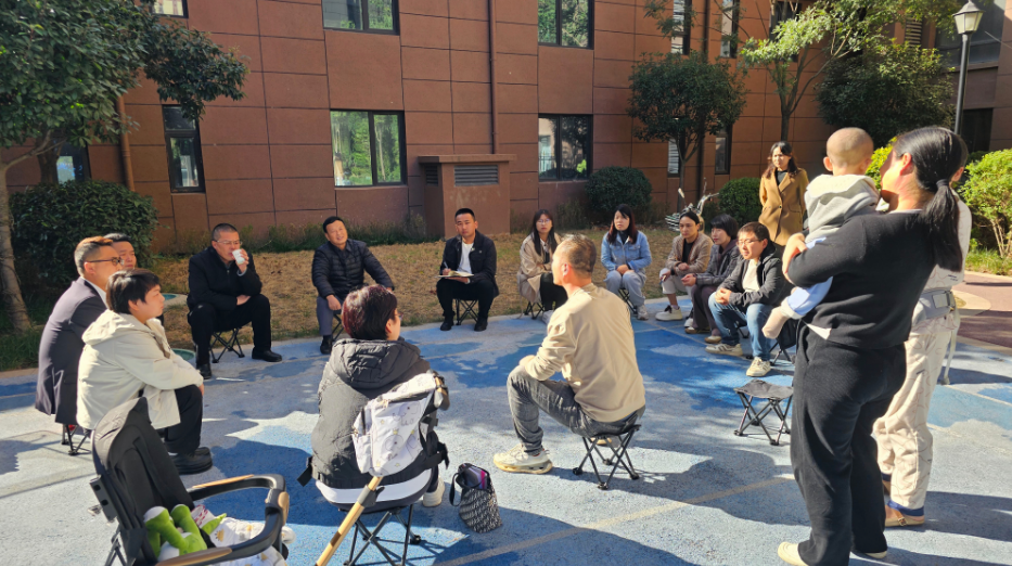 小区问题如何解决？板凳会上见分晓  第2张