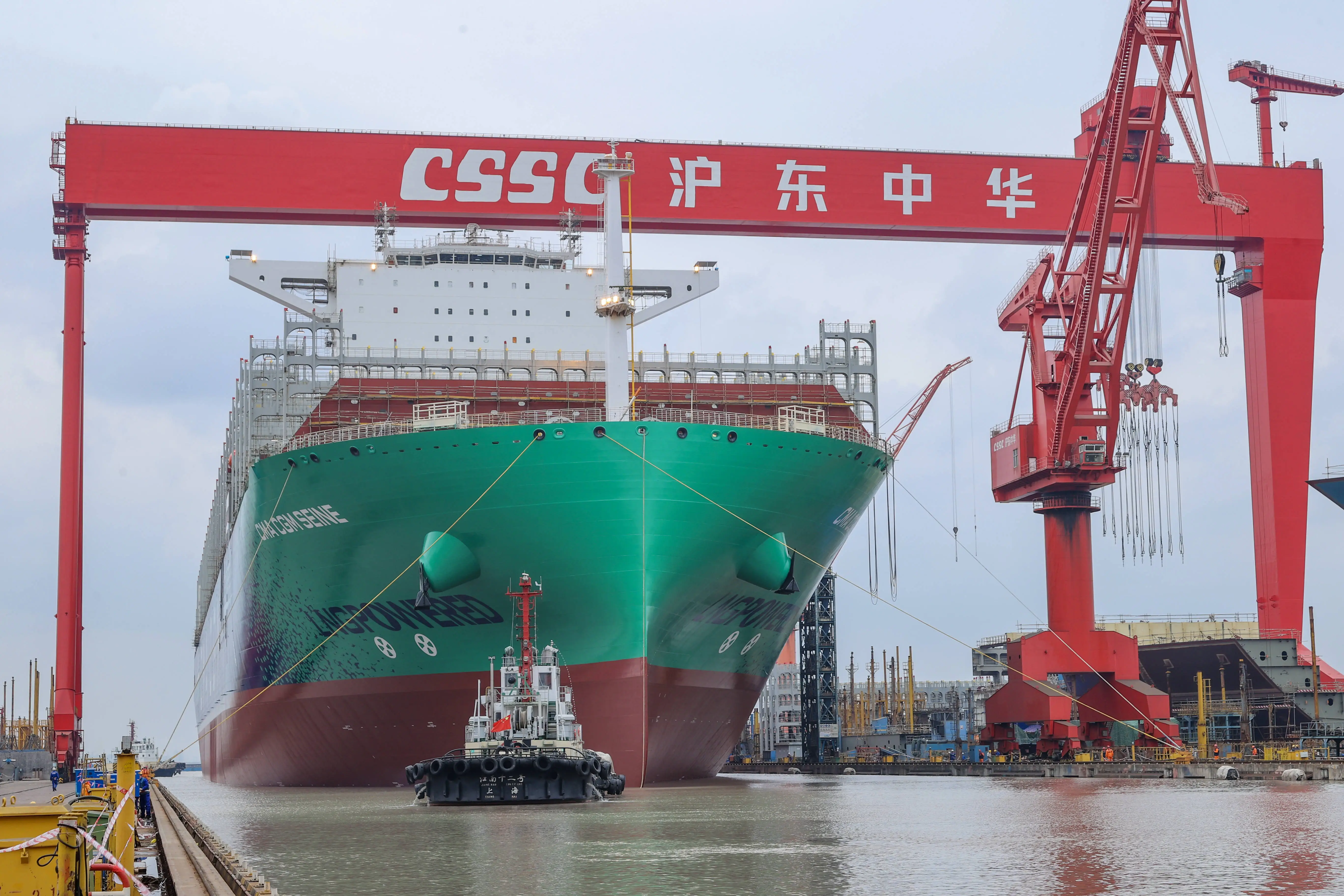 全球最大 24000TEU 级双燃料集装箱船提前出坞，你知道它有多厉害吗？  第2张