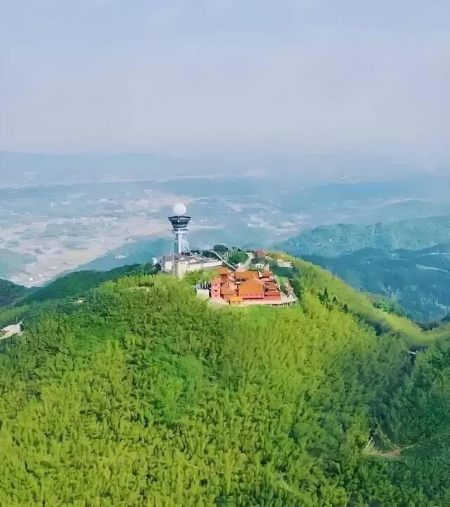 湖南生态旅游太火了！前三季度接待人数达 2.15 亿人次，实现综合收入 1296.2 亿元  第2张