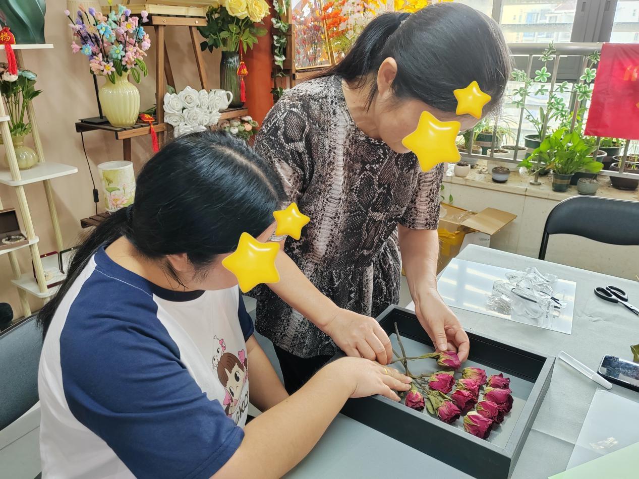 6 种手工艺品+10 余种互动游戏，这个活动让康复者家庭乐在其中  第2张