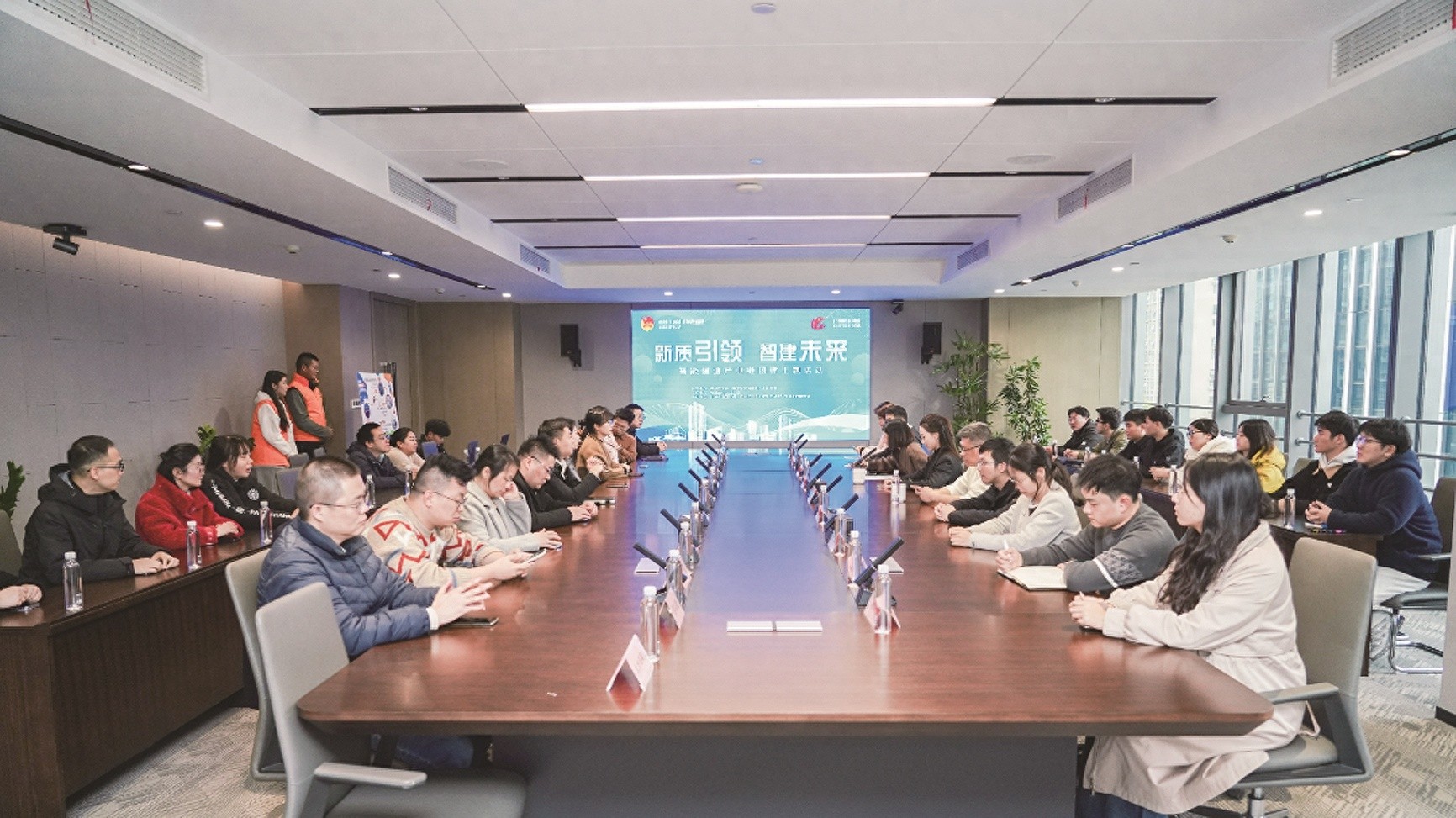 智能建造产业链团建活动揭秘：青年服务团如何助力企业加速发展？  第1张