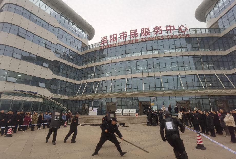 150名政务服务人员紧急培训：心肺复苏、反恐防暴实操演练全揭秘