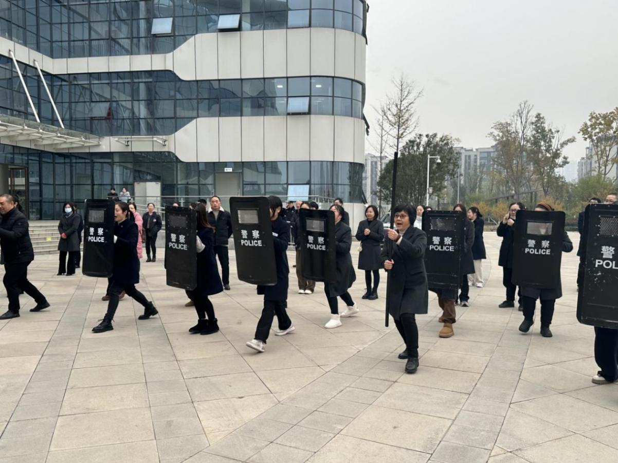 150名政务服务人员紧急培训：心肺复苏、反恐防暴实操演练全揭秘  第2张