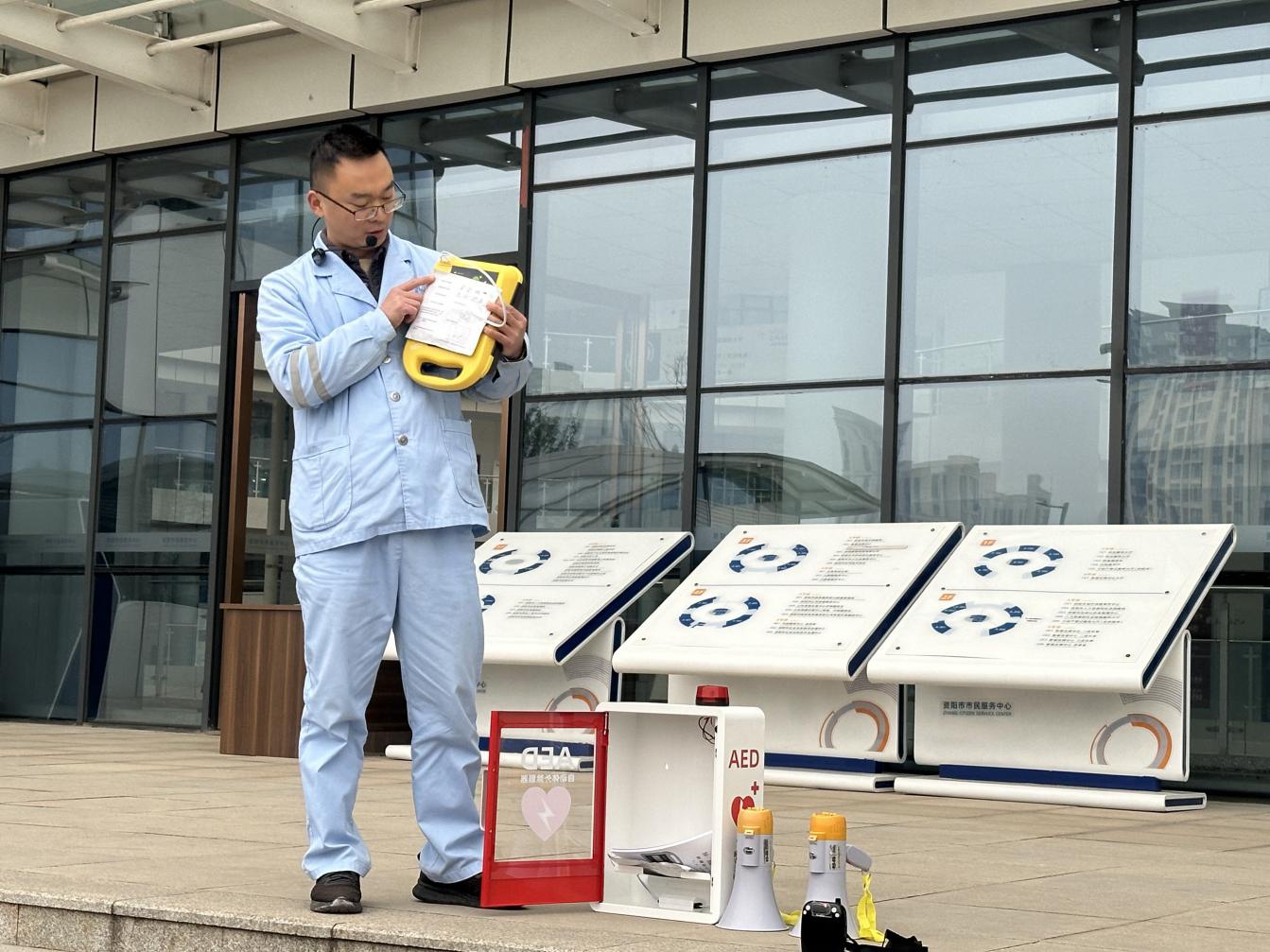 150名政务服务人员紧急培训：心肺复苏、反恐防暴实操演练全揭秘  第3张