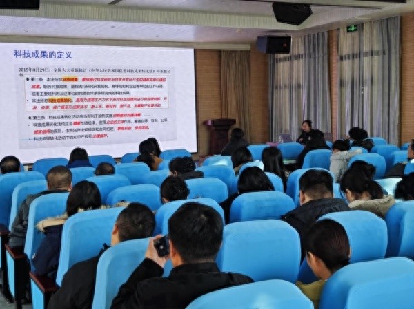 揭秘卢龙县科技政策培训：企业如何通过高新技术认定和研发费用加计扣除实现飞跃发展？