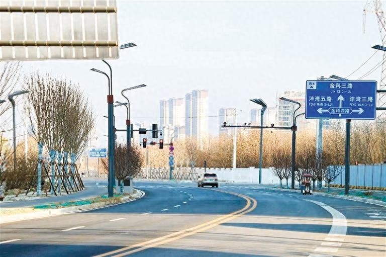 西咸新区能源金贸区3条道路正式通车，交通便利再升级  第1张