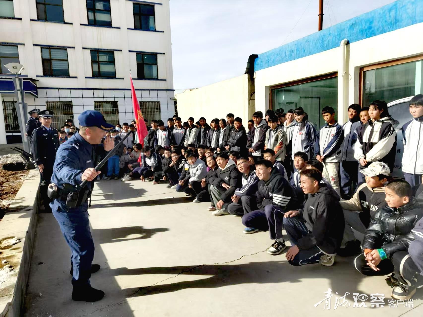 都兰县公安局冬季行动：三个一策略守护家乡和谐，380户走访化解10起邻里纠纷  第5张