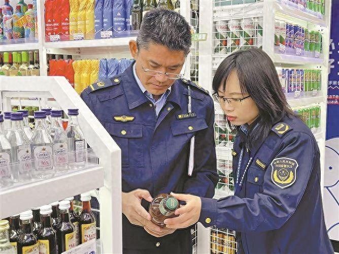 进口酒标签大揭秘：你买的洋酒真的安全吗？执法人员突击检查曝光真相  第1张