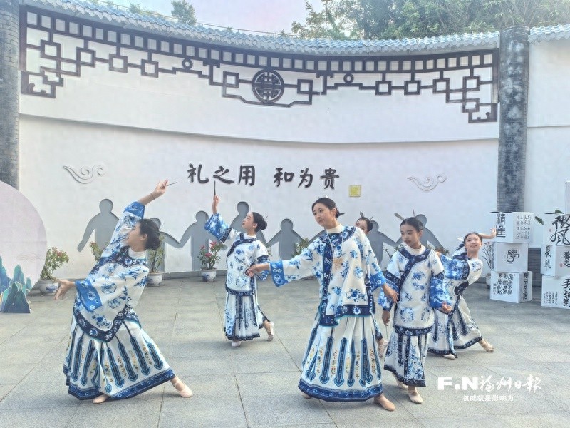 惊！福州钱塘文博小学师生快闪表演，福文化融入校园的生动实践曝光