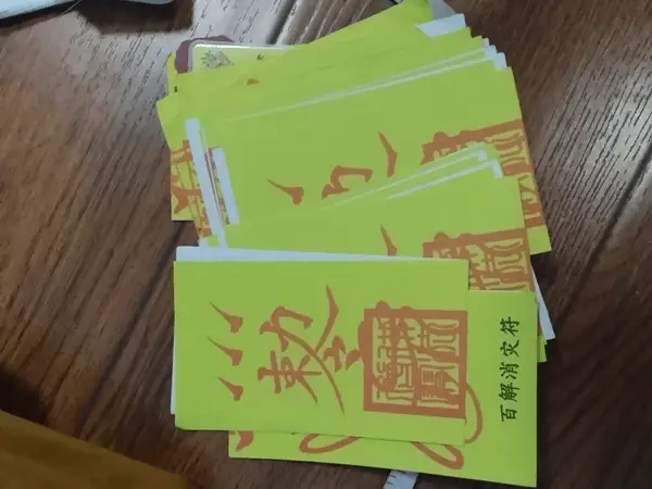 揭秘菜市场清晨的骗局：半仙与托儿如何联手骗取老人钱财？  第4张