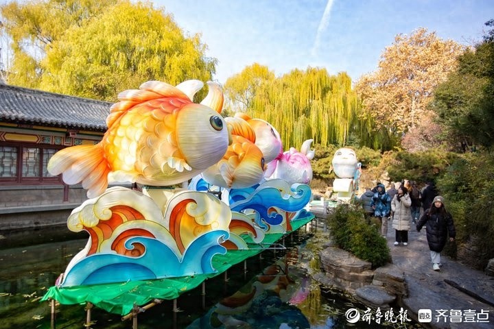 趵突泉惊现‘飞’鱼奇观！锦鲤花灯惊艳亮相，传统工艺再现神奇  第1张