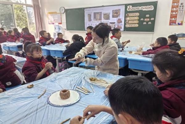 2024年陶艺探索之旅：师生亲手触摸非遗，感受千年文化的温度  第3张