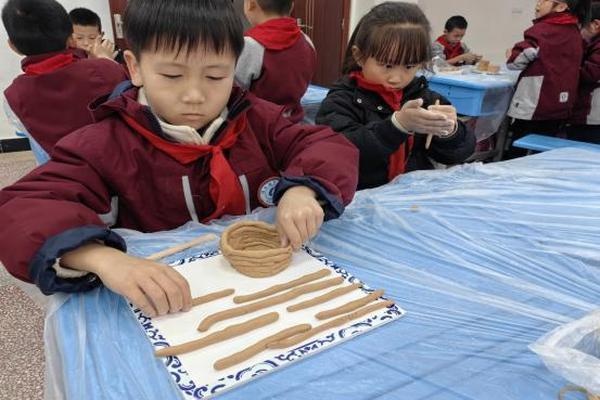 2024年陶艺探索之旅：师生亲手触摸非遗，感受千年文化的温度  第4张