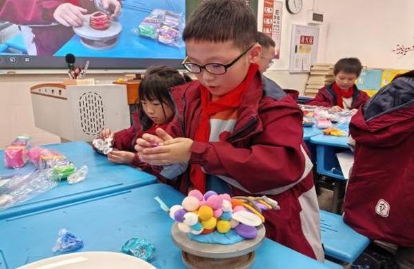 2024年陶艺探索之旅：师生亲手触摸非遗，感受千年文化的温度  第8张