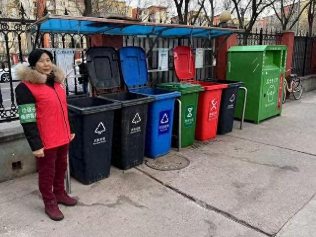 社区一小步，文明一大步：西罗园街道垃圾分类宣传会掀起环保热潮  第1张