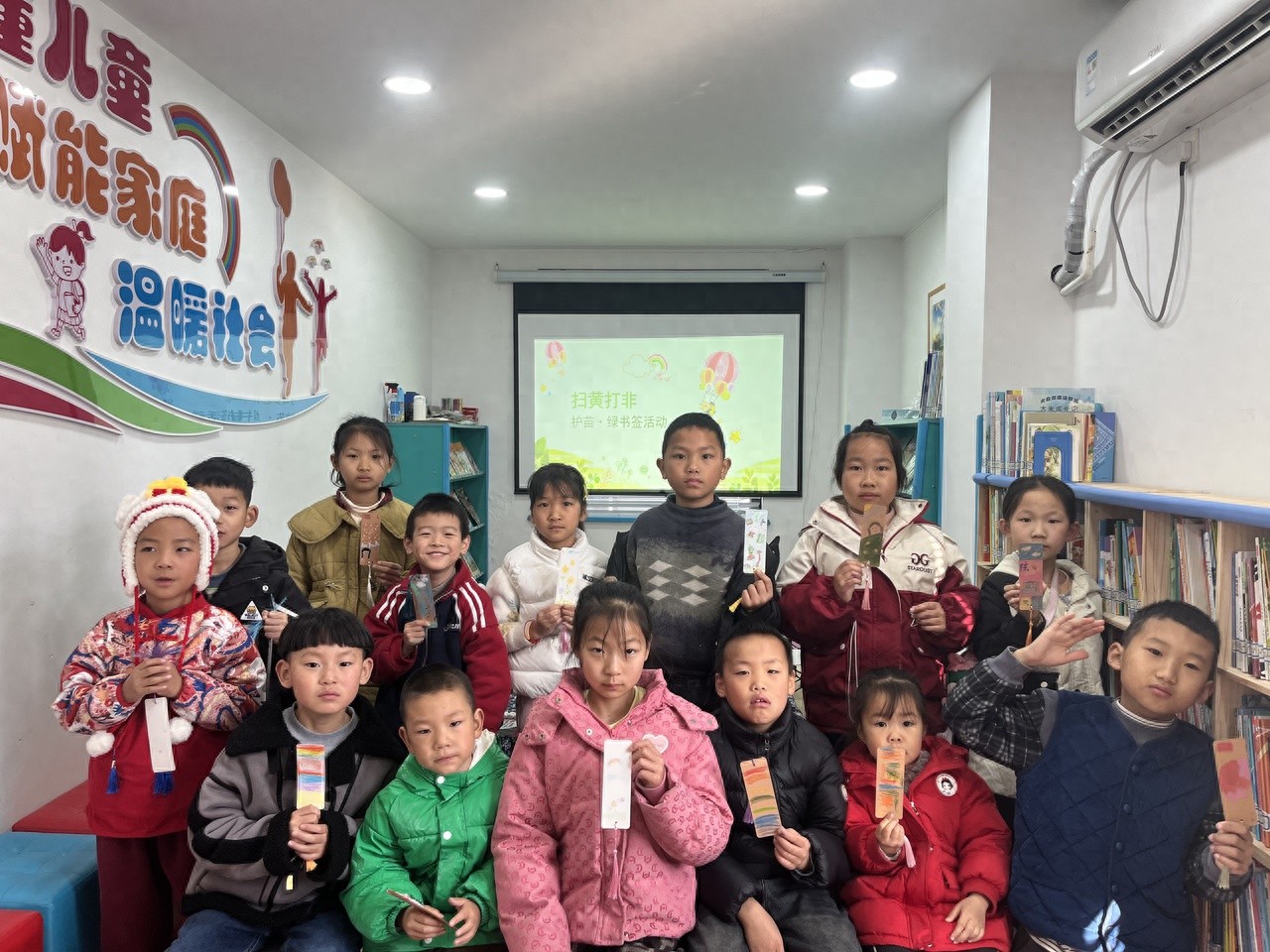 海盐县沈荡镇护苗绿书签绘制活动：孩子们用画笔守护绿色阅读的未来