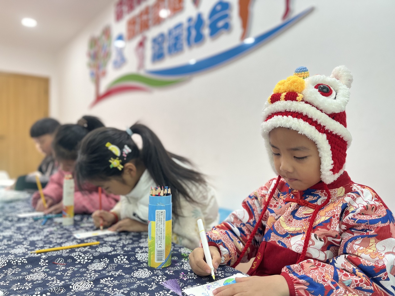 海盐县沈荡镇护苗绿书签绘制活动:孩子们用画笔守护绿色阅读的未来 第2张 海盐县沈荡镇护苗绿书签绘制活动:孩子们用画笔守护绿色阅读的未来 第2张