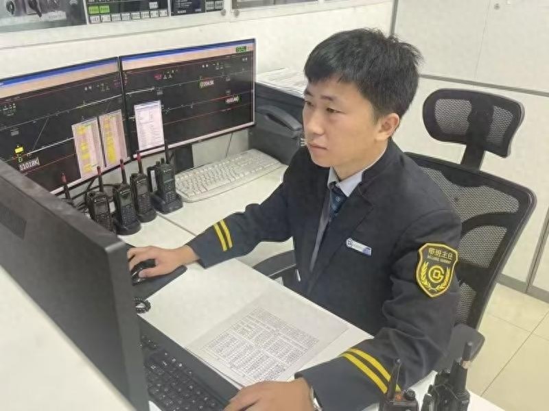 34岁地铁司机马腾：从失败到成功的逆袭之路，他的故事让人动容