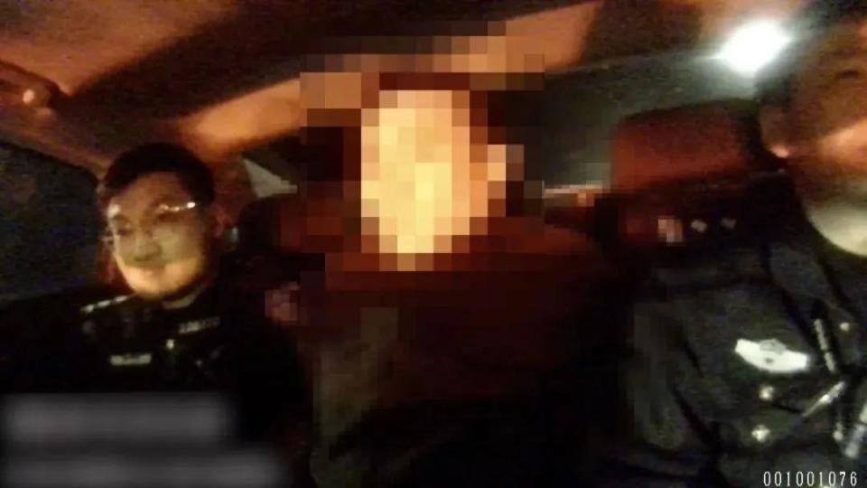 揭秘快递员骗局：好友精心设计，离异男子陷入爱情陷阱  第2张