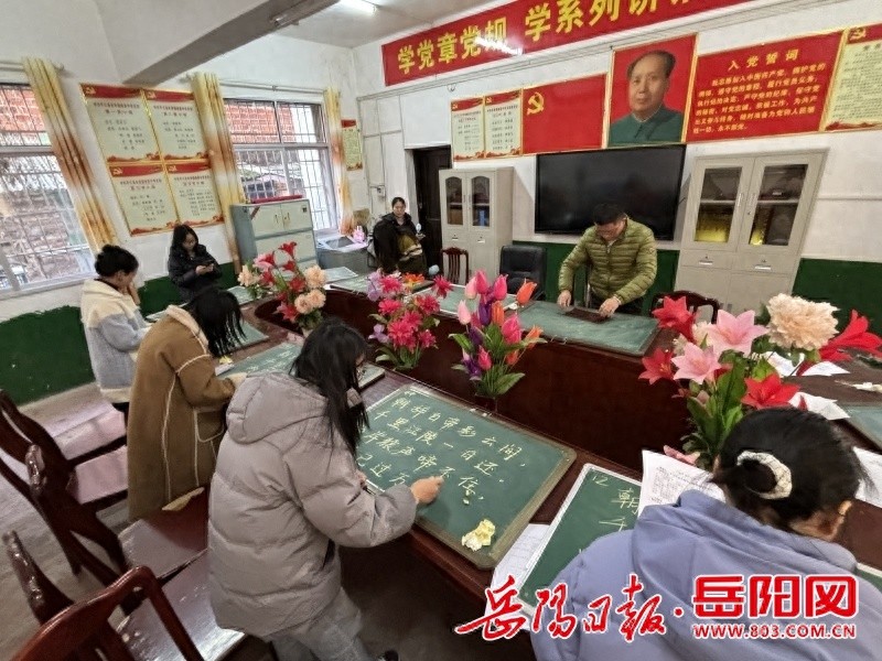 三笔字书写大赛：教师挥毫泼墨，展现千年书法之美与教育承诺