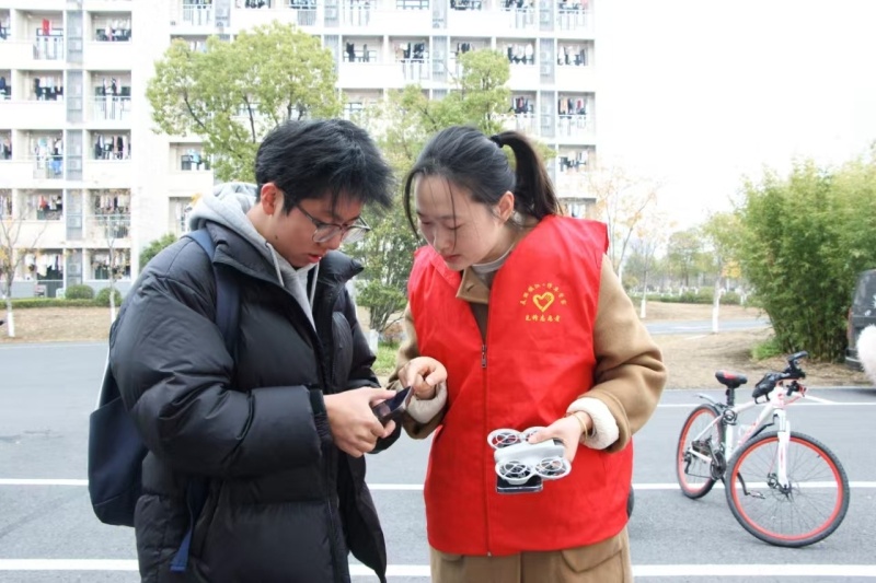 青春有路，以轮奔赴：镇江高校园区掀起绿色出行新风潮  第3张