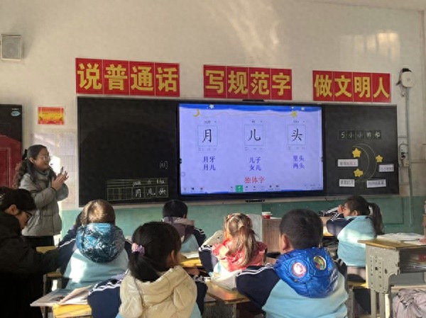 12月18日潜山市教育盛宴：城乡学校互动交流，共享知识盛宴  第1张