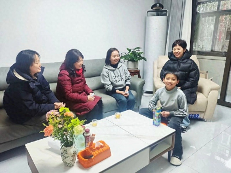 冬日暖阳家访行动：推开家门，打开心门，家校合力共筑书香与活力童年