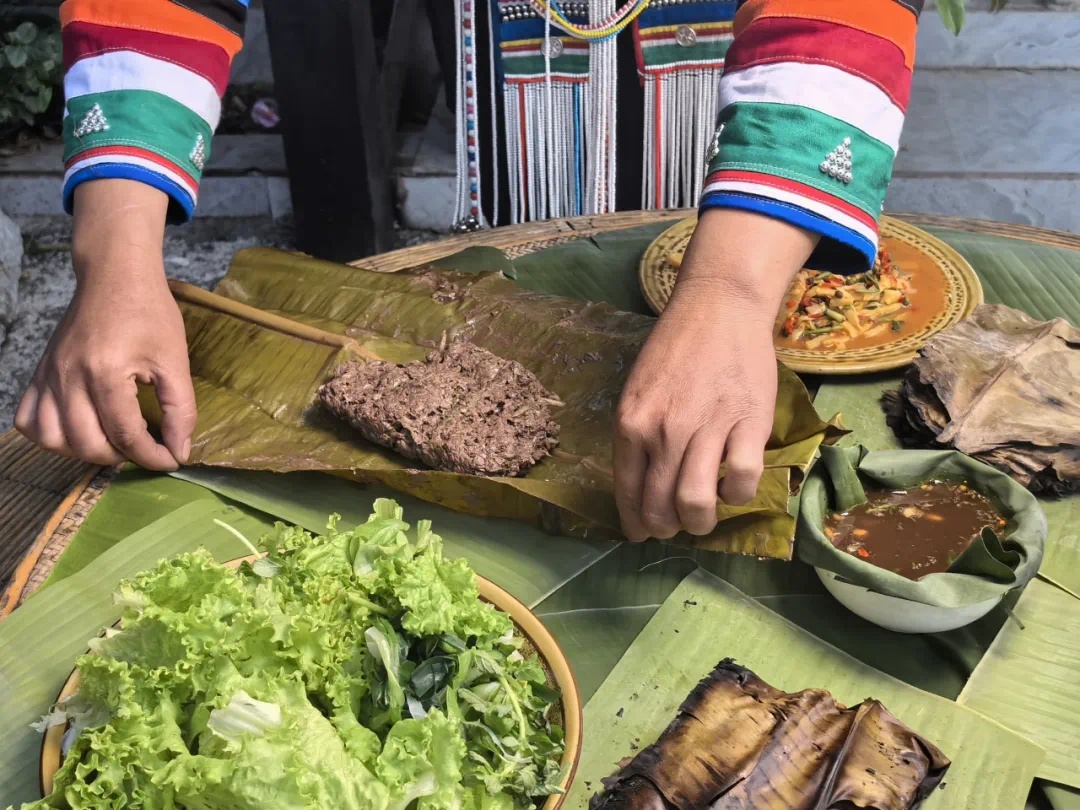 揭秘哈尼族传统美食：野生橄榄枝的惊艳之旅，你绝对想不到的美味  第8张