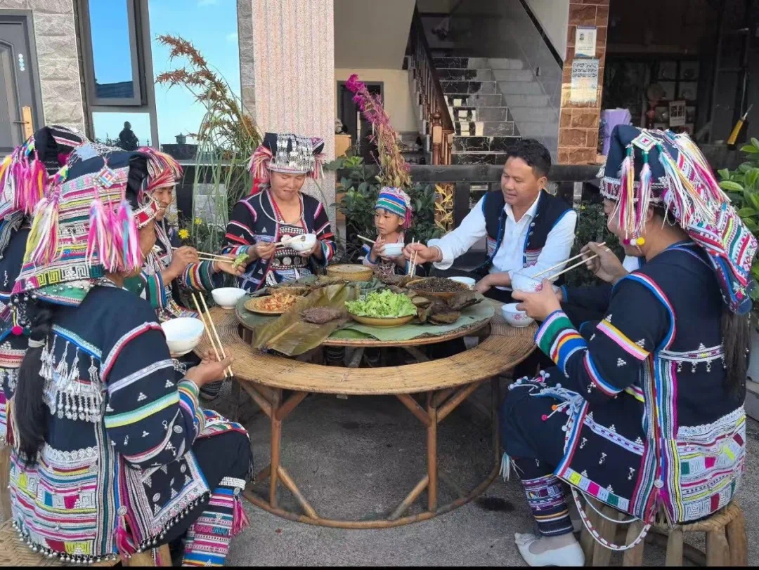 揭秘哈尼族传统美食：野生橄榄枝的惊艳之旅，你绝对想不到的美味  第9张