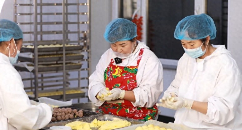 东北黏豆包：传统美食如何通过直播带货闯出致富新路？