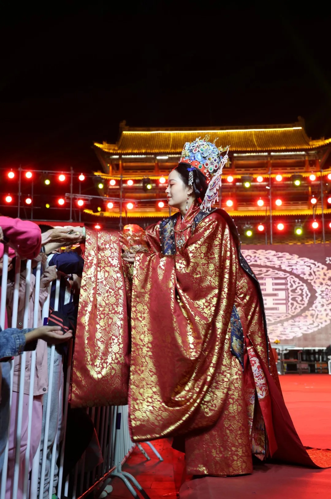 2025跨年夜忻州古城惊喜揭秘：打铁花、投影秀，你准备好了吗？  第13张