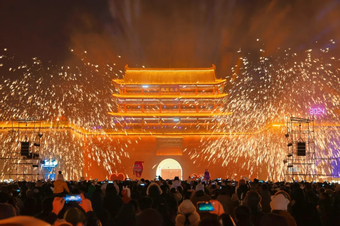 2025跨年夜忻州古城惊喜揭秘：打铁花、投影秀，你准备好了吗？  第4张