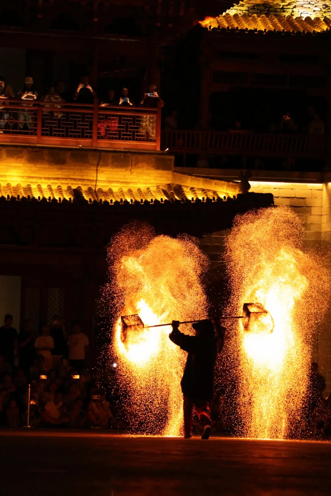 2025跨年夜忻州古城惊喜揭秘：打铁花、投影秀，你准备好了吗？  第7张