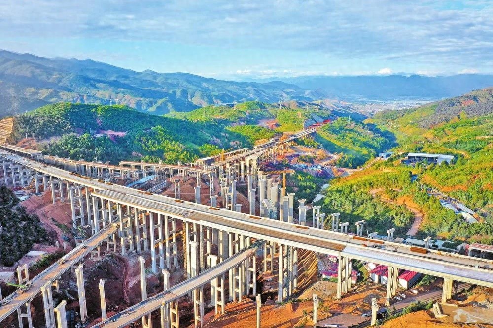 12月27日，云南宾川至南涧高速公路即将通车，浑水海枢纽立交至苴力立交段率先联网收费，详情抢先看  第1张