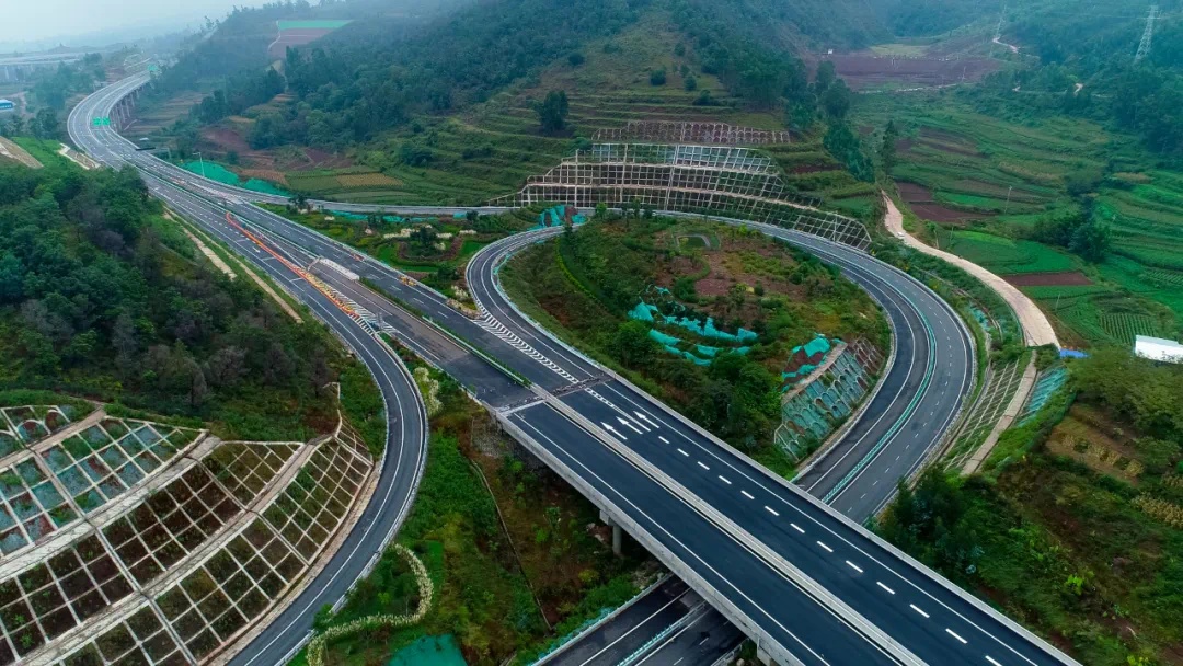 12月27日，云南宾川至南涧高速公路即将通车，浑水海枢纽立交至苴力立交段率先联网收费，详情抢先看  第2张