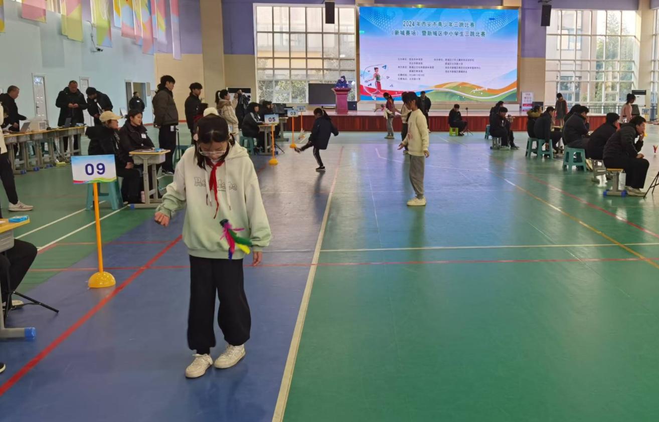 1200名青少年赛场角逐，三跳比赛点燃新城学子运动激情  第2张