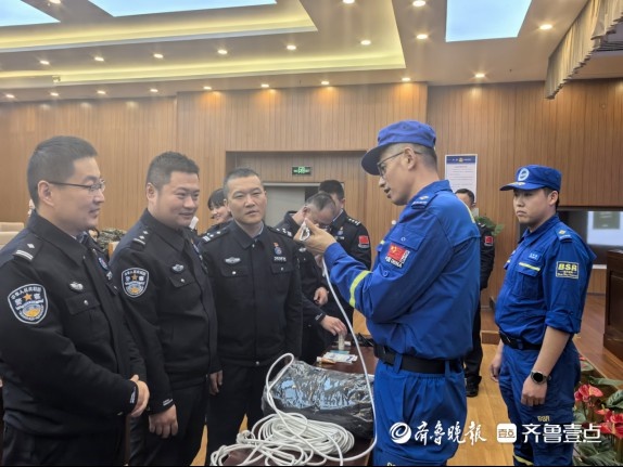 12月18日日照口岸惊现神秘救援培训，民警实战演练震撼全场  第4张