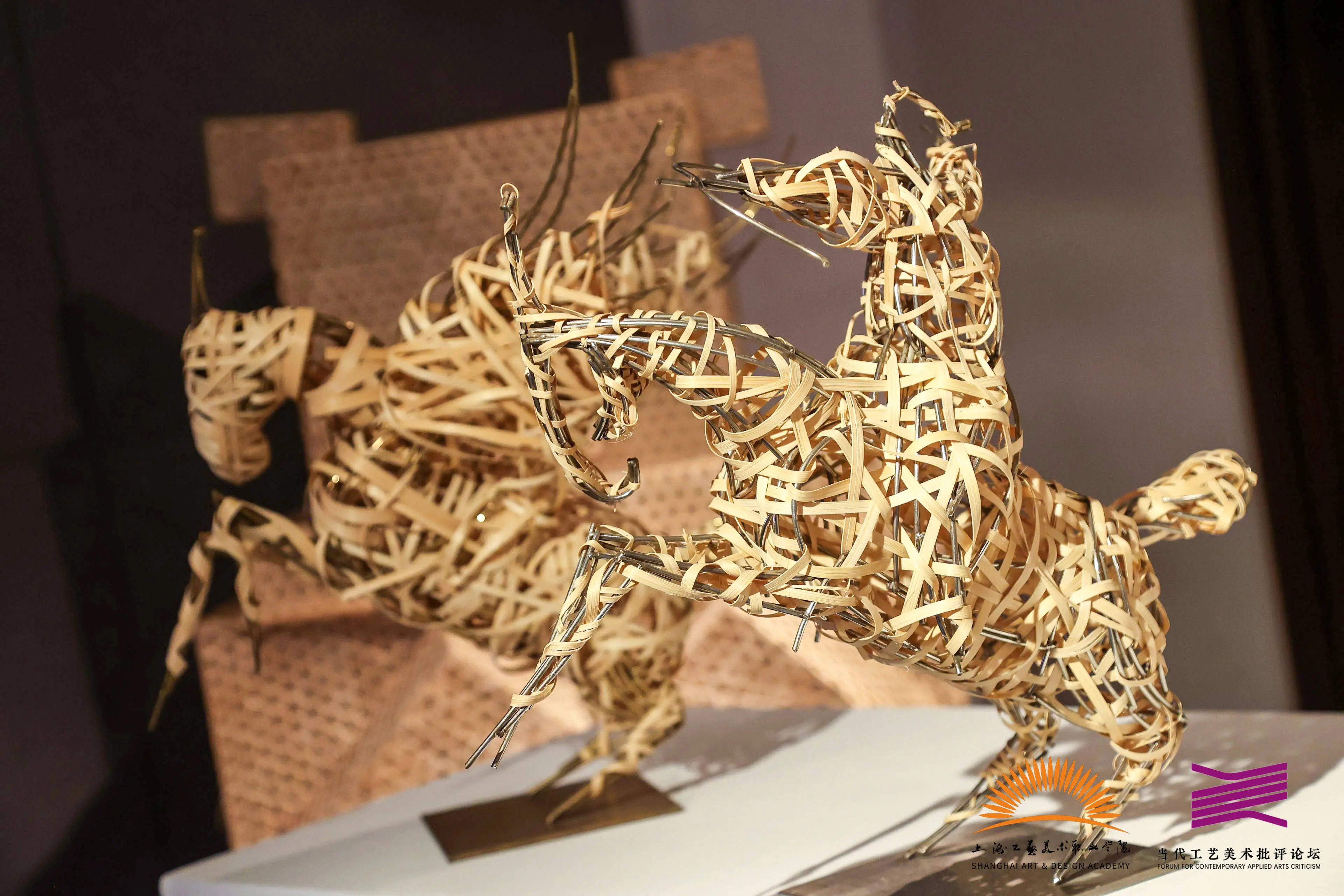 揭秘上海当代工艺美术双年展：新材料与传统工艺的惊艳碰撞  第5张
