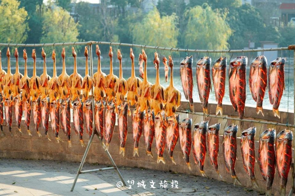 靖港古镇的腊味传奇：寒冬里的岁月沉淀与温馨期盼  第2张