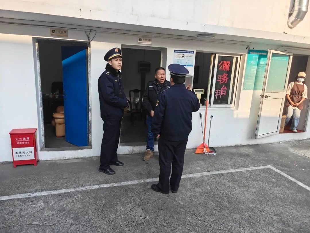 寒冬来袭，普陀区宜川路街道如何筑起安全防线？小宜城管的秘密行动曝光  第6张
