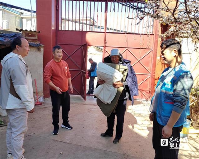 西山区海口街道：用行动编织温暖守护网，确保居民安全过冬  第3张