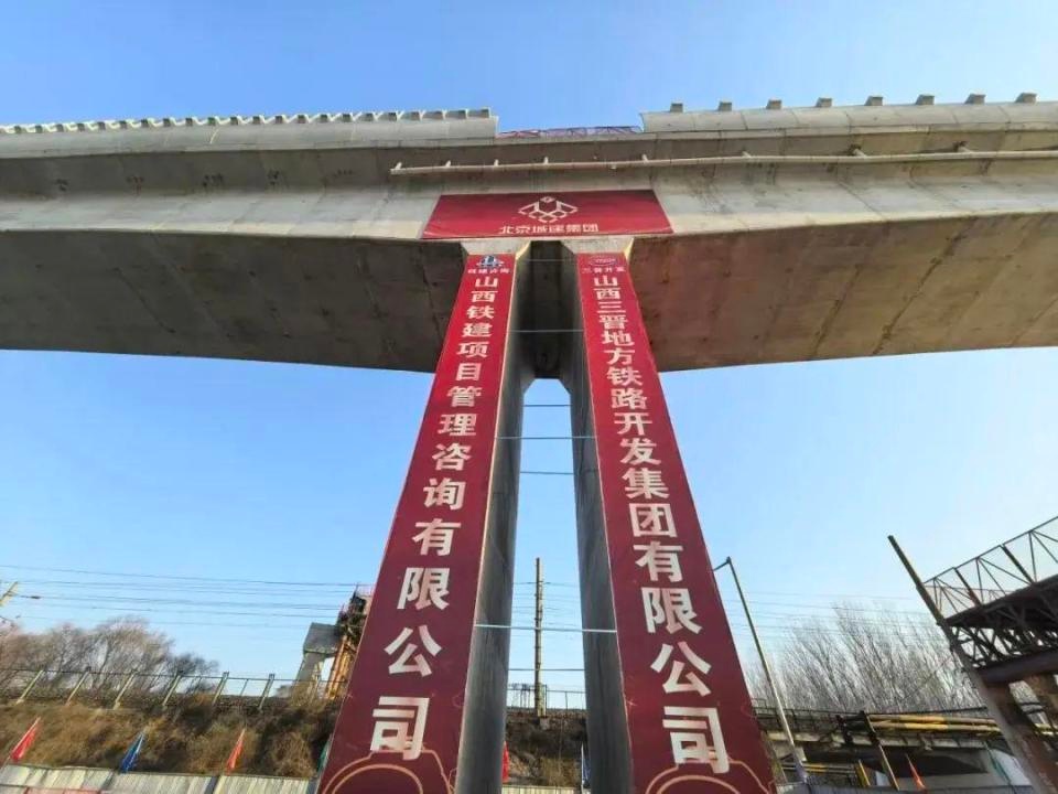 71分钟奇迹！120米大桥空中旋转72度，精准对接大秦铁路，地铁22号线施工创纪录  第2张