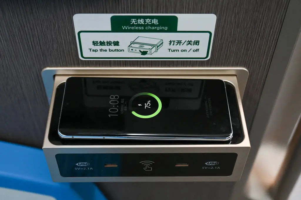 揭秘上海首条时速160公里市域线:流线型设计,速度与冲击力的完美结合 第4张 揭秘上海首条时速160公里市域线:流线型设计,速度与冲击力的完美结合 第4张