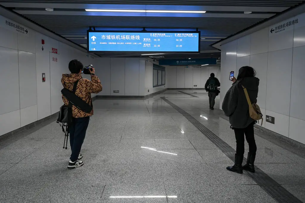 揭秘上海首条时速160公里市域线:流线型设计,速度与冲击力的完美结合 第9张 揭秘上海首条时速160公里市域线:流线型设计,速度与冲击力的完美结合 第9张