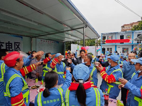冬至暖心饺，情满环卫家：210名环卫工人的节日盛宴，温暖与欢笑交织  第5张