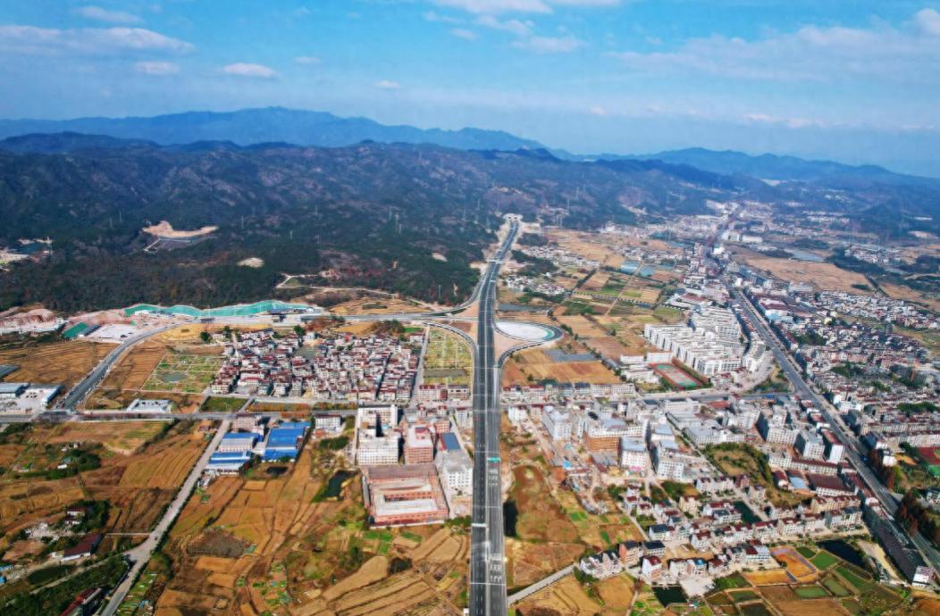 浙江义东高速南市至南马段顺利通过交工验收，智慧化建设引领未来交通新篇章