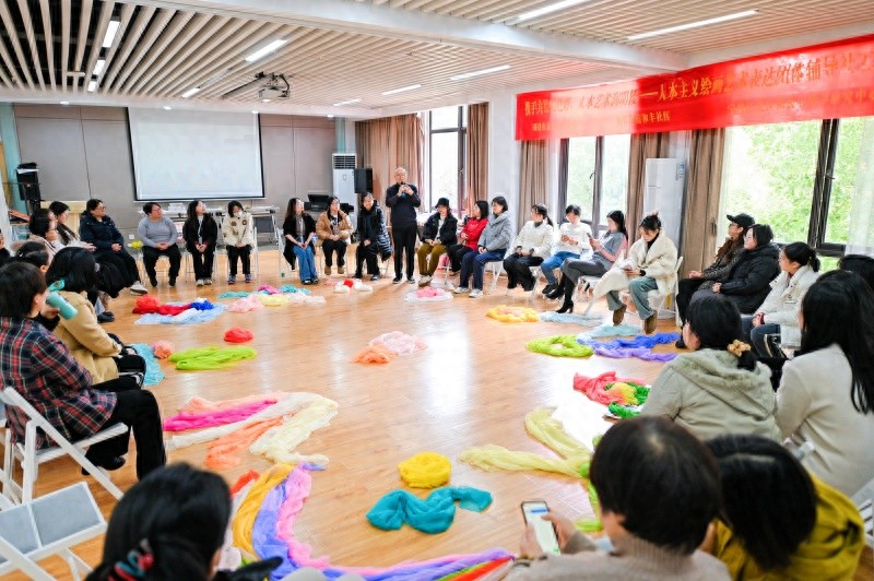 揭秘社工的心灵之旅：人本主义绘画如何助力社区和谐  第1张