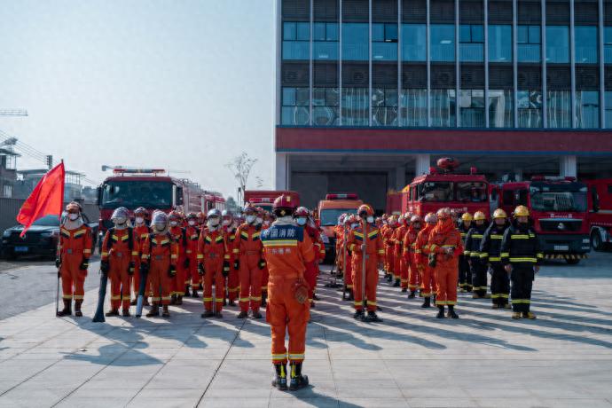 惠州支队实战演练：12小时紧急灭火，揭秘森林火灾扑救的惊心动魄  第1张